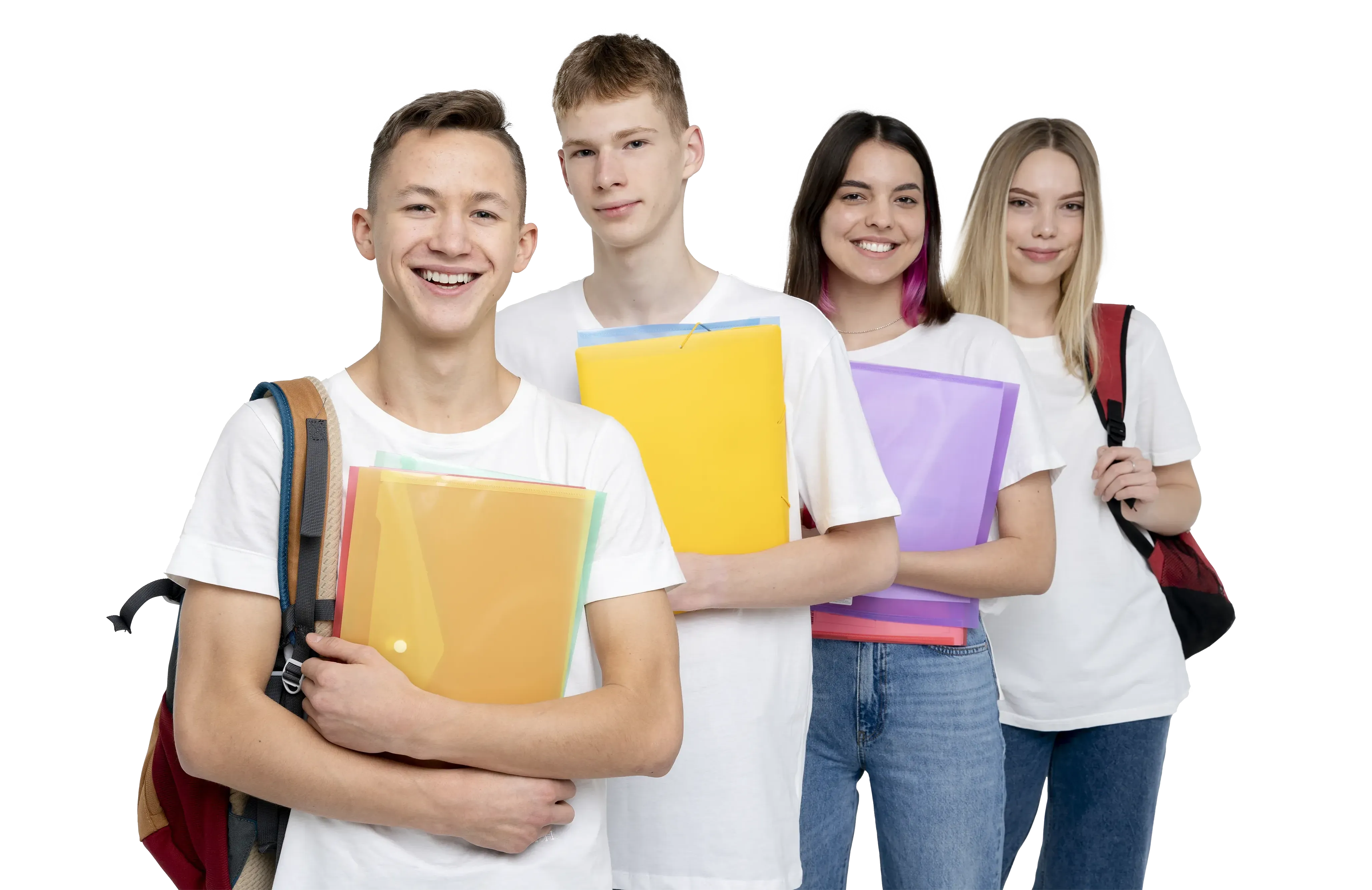 Vier Jugendliche mit Schulmaterial in den Armen schauen in die Richtung vom Nutzer.